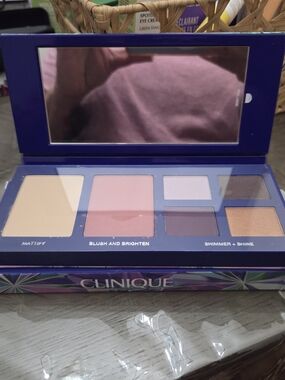 Clinique Compact Palette
